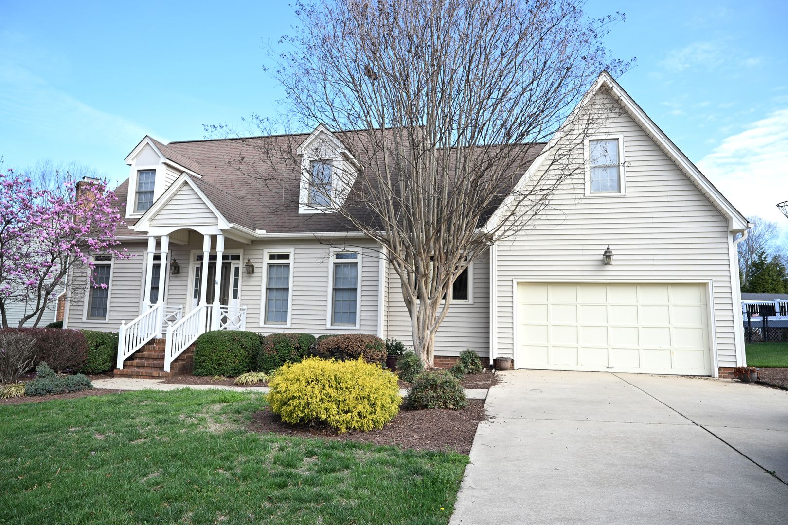 Burlington House: 223 Oakland Dr.