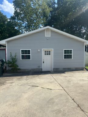 1 Bedroom 1 Bath, LVP flooring, nice apartment – photo 1