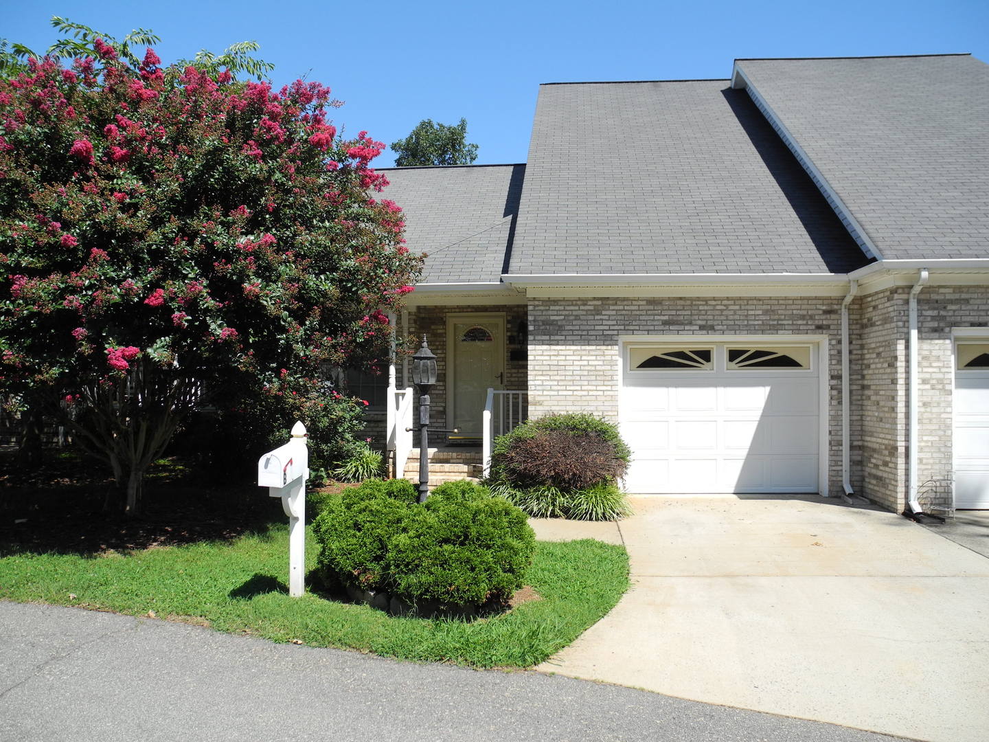 Burlington House: 2019-B S. Mebane Street