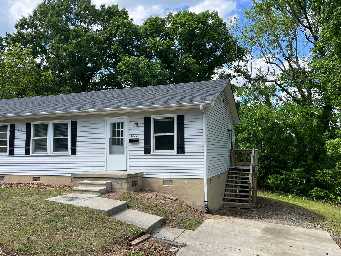 Burlington Apartment: 440 Dudley Street