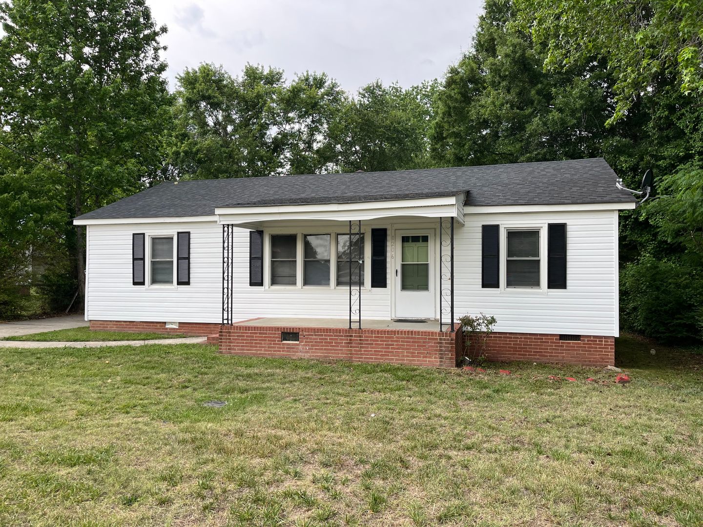 Burlington House: 1206 N. NC Hwy 49