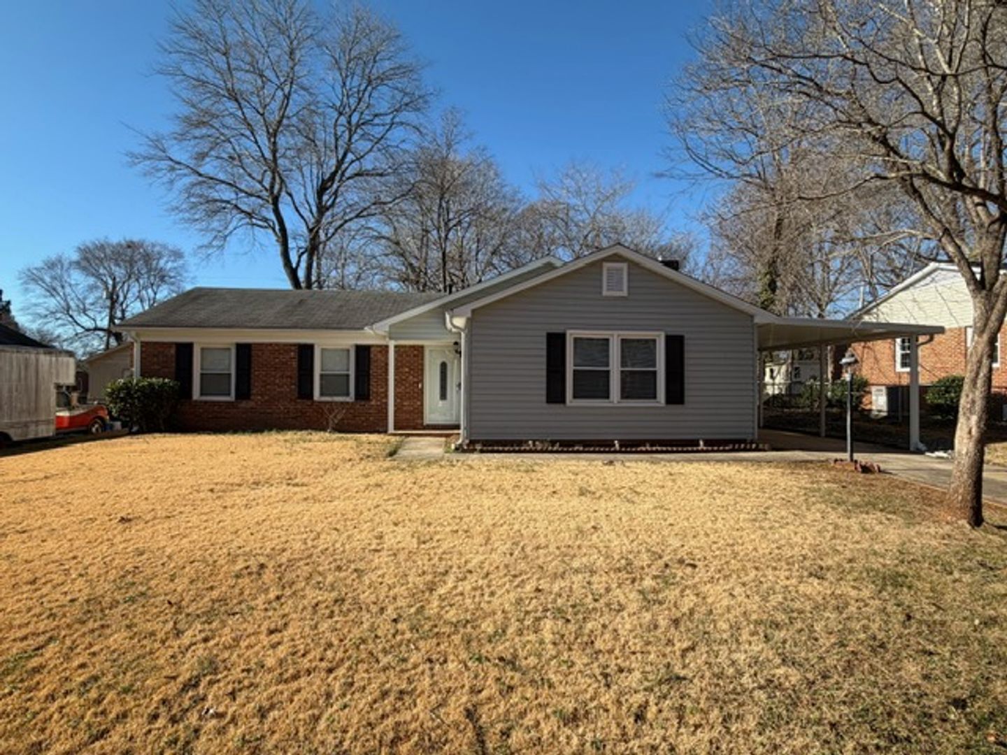 Burlington House: 643 Woodhaven Dr