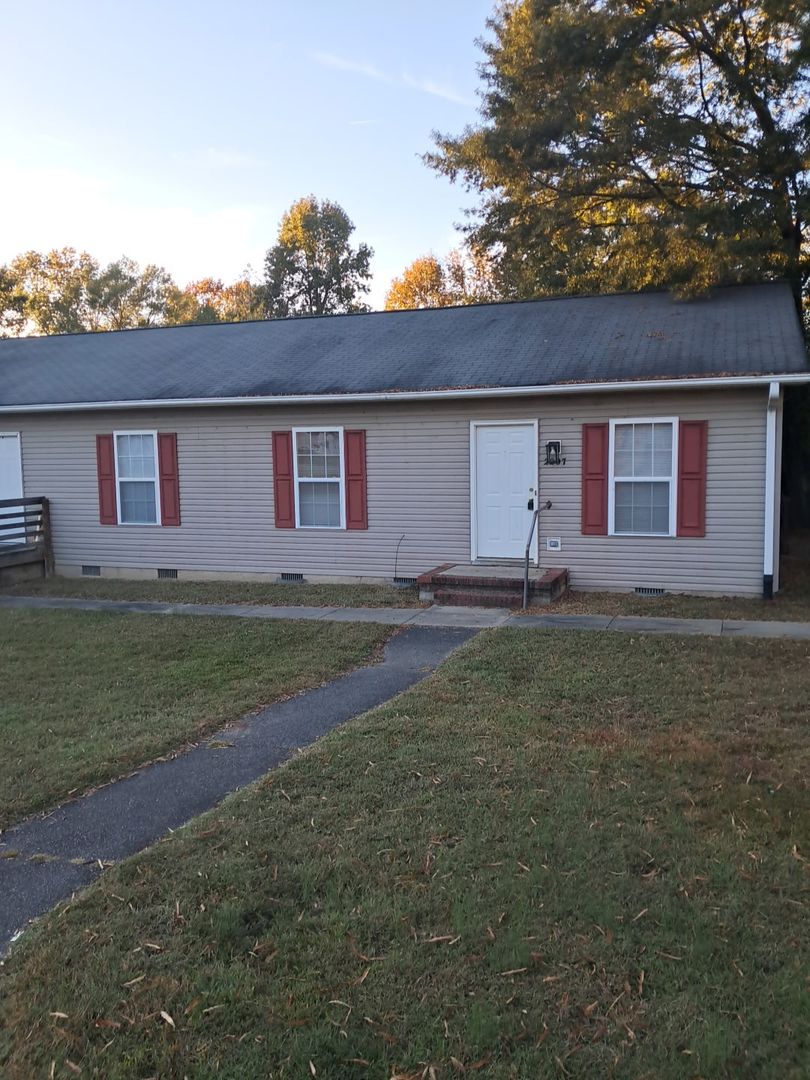 Burlington House: 2207 Motley St.