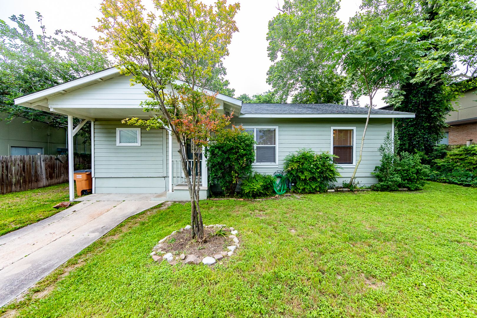 Austin House: 5515 Roosevelt