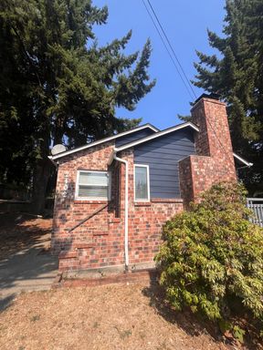 Spacious 2bd updated unit with everything! – photo 1
