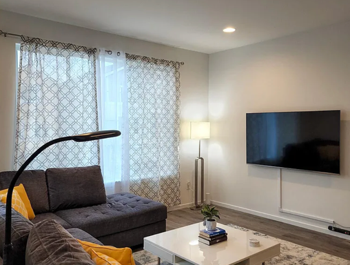 Like New Town Home in Upscale Silverdale – photo 1