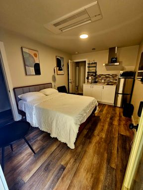 Stylish & Convenient Micro-Studio (5 Minutes from St. Michael Medical Center) – photo 1