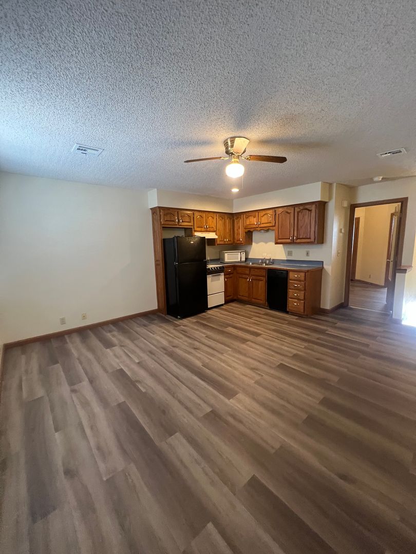 Webb City Apartment: 777 Cardinal Dr