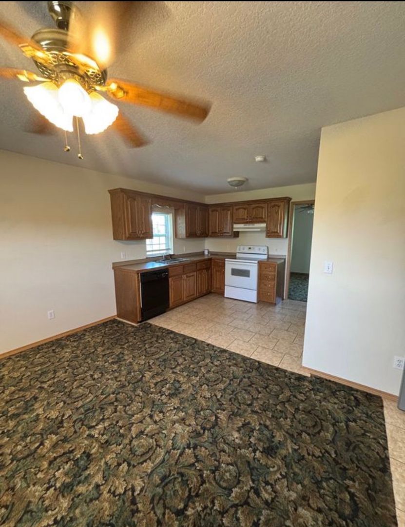 Joplin Apartment: 1302-1322 Cleveland Place