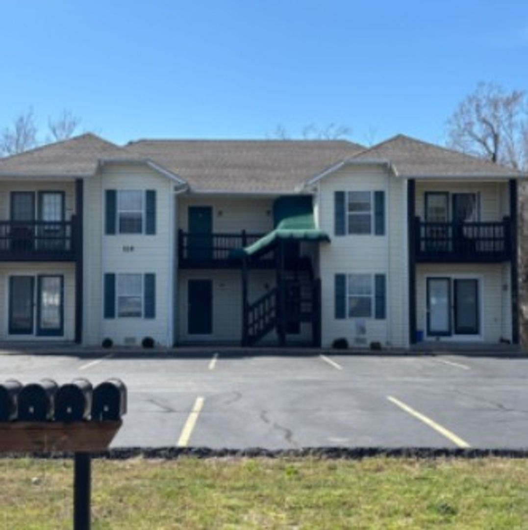 Carl Junction Apartment: 116-118 Terrill Lane