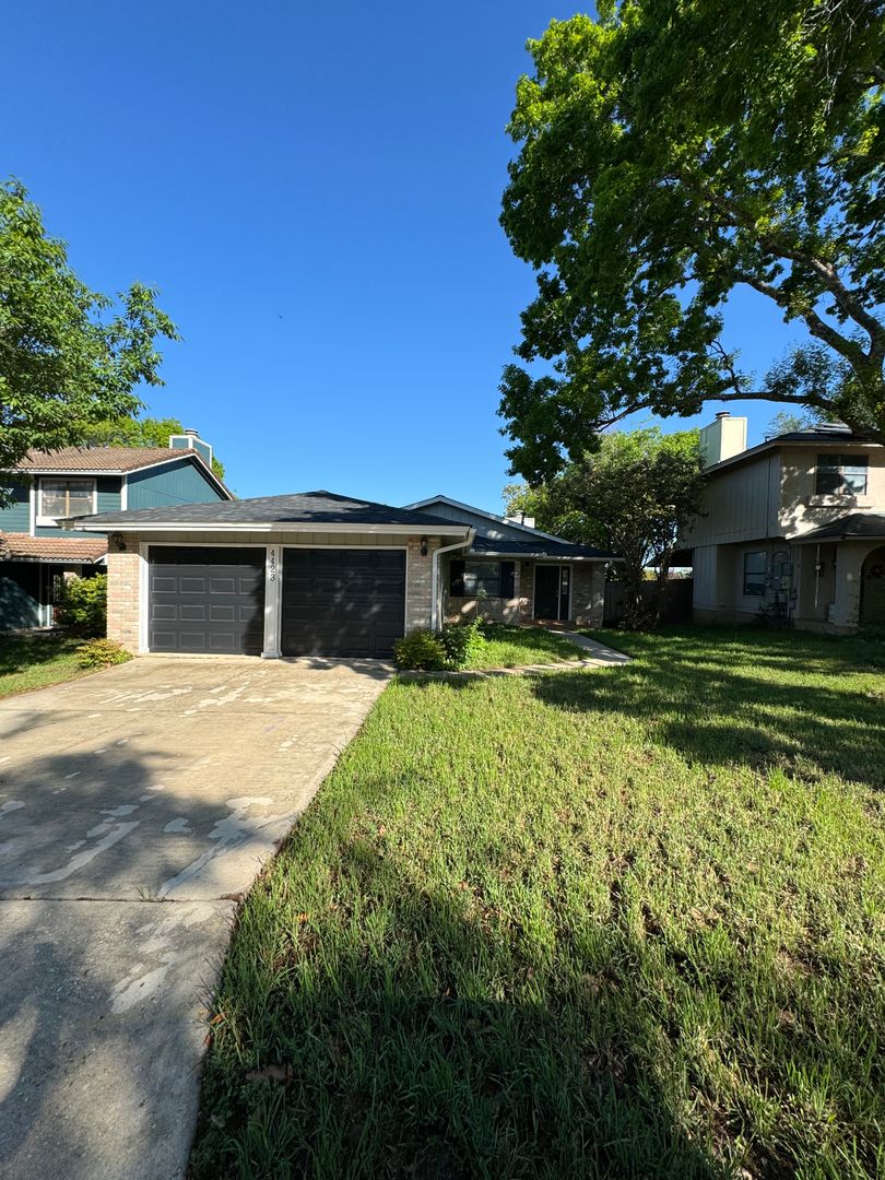 San Antonio House: 4423 Brushy Hill