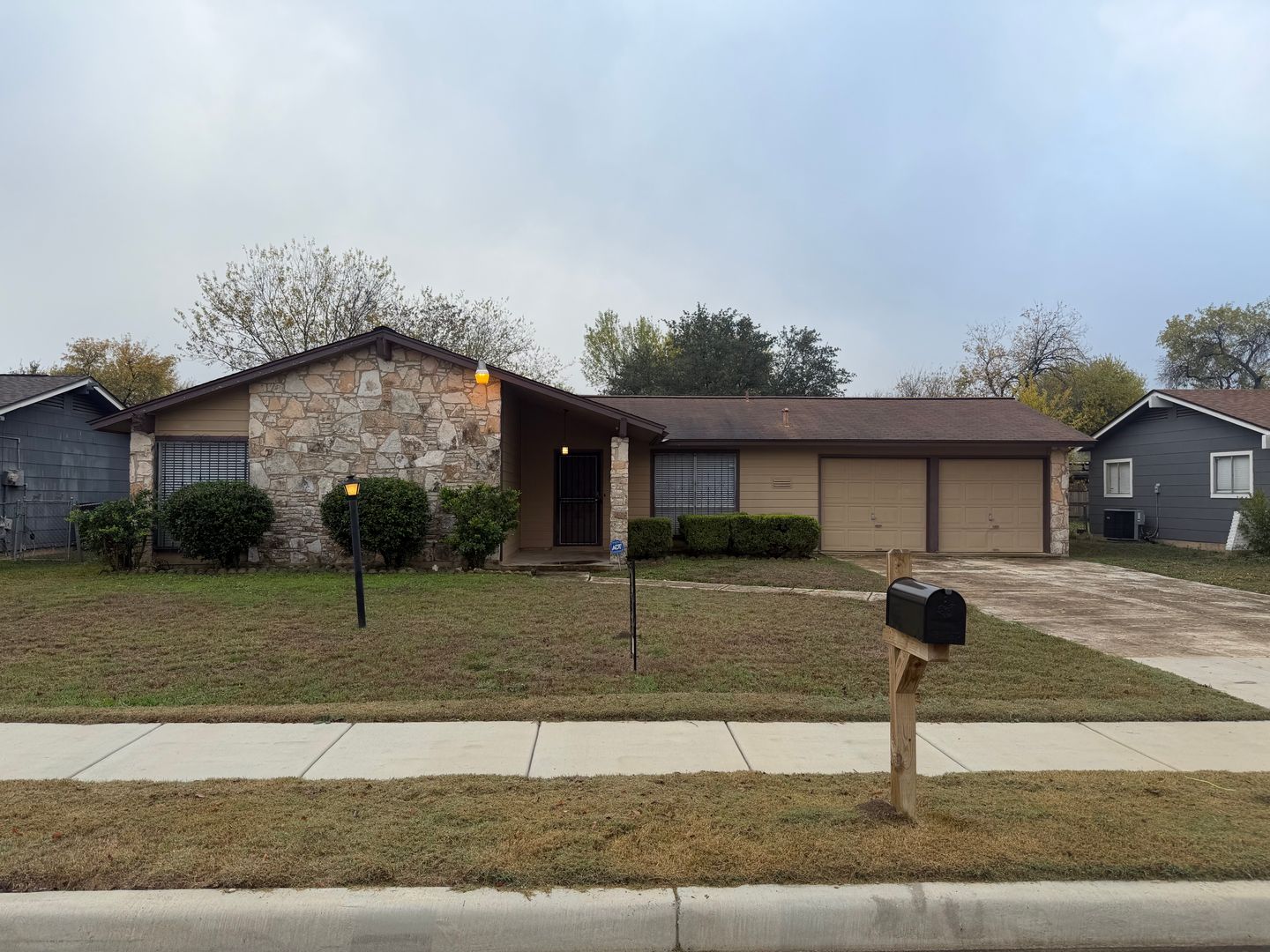 San Antonio House: 7422 Fieldgate Dr