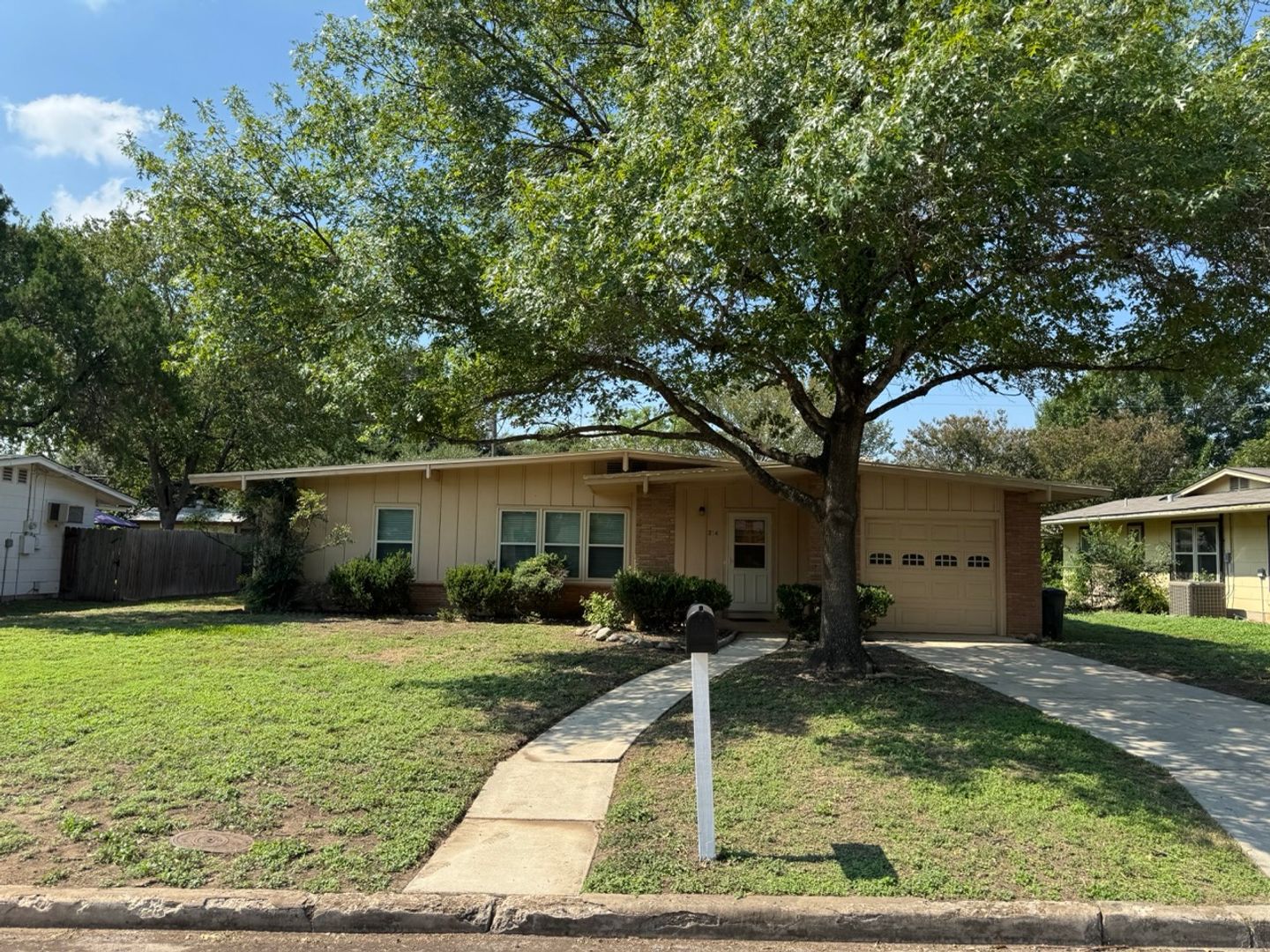 Welcome to this charming 3-bedroom, 1.5-bathroom home with easy access to FT. SAM, BAMC, RANDOLPH AFB, and the airport