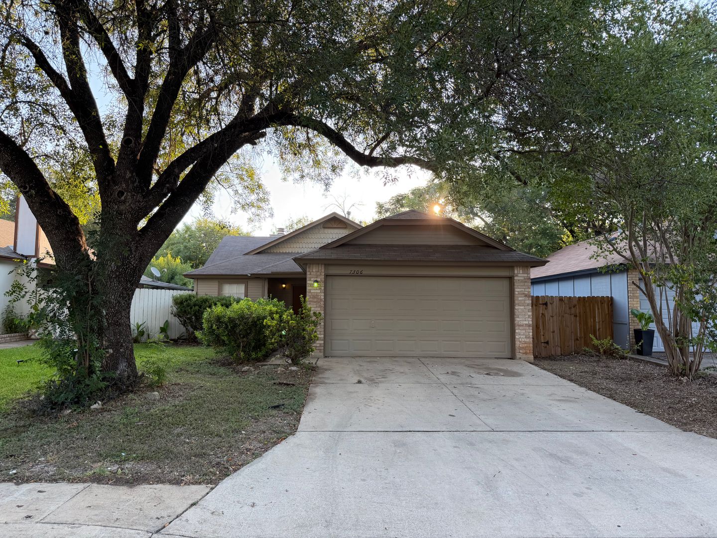 SINGLE STORY 3 BEDROOM HOME IN NORTHWEST CROSSING - NORTHSIDE ISD - LACKLAND AFB - UTSA - ALAMO RANCH - SHOPPING