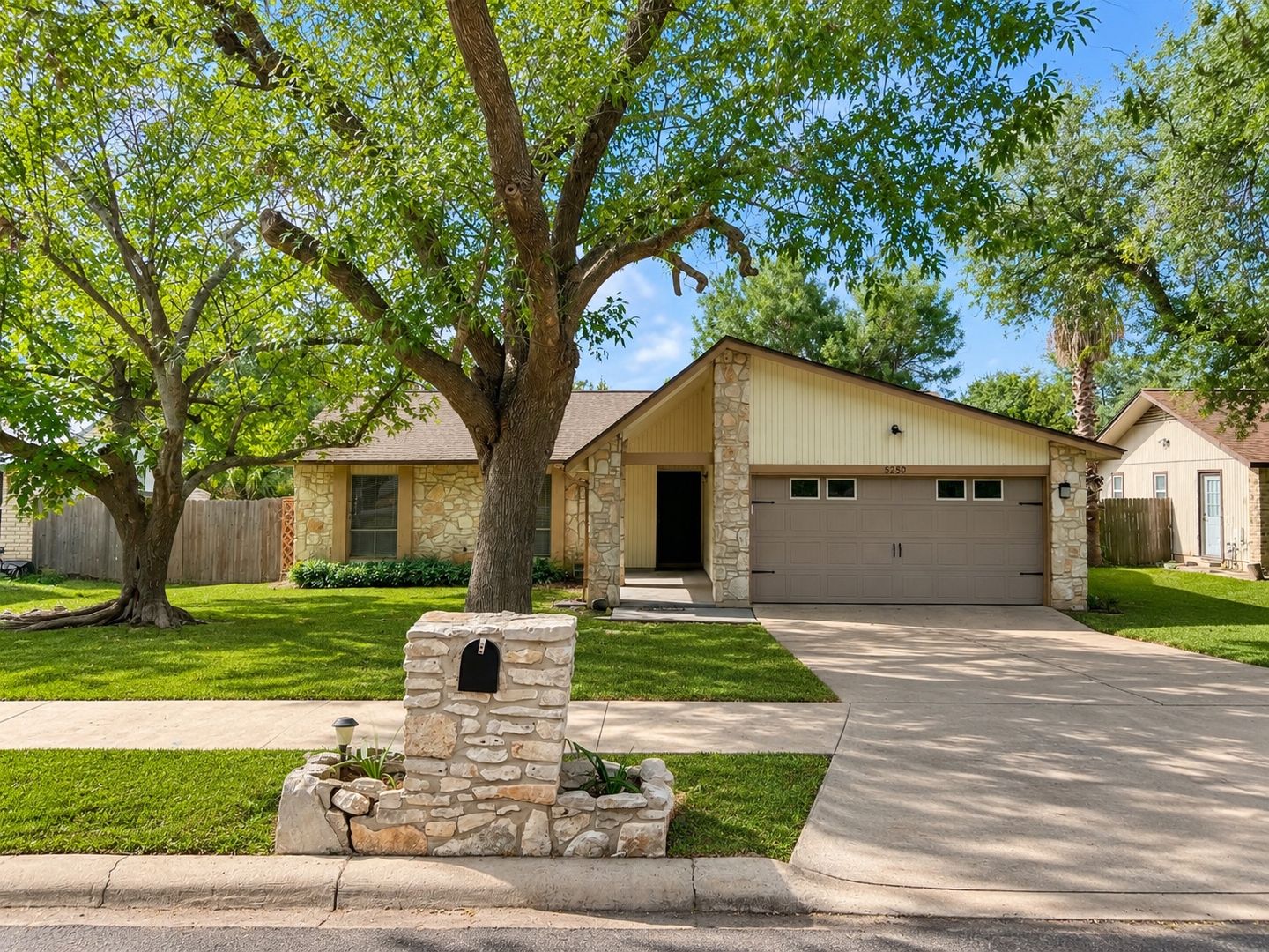 San Antonio House: 5250 Galacino St