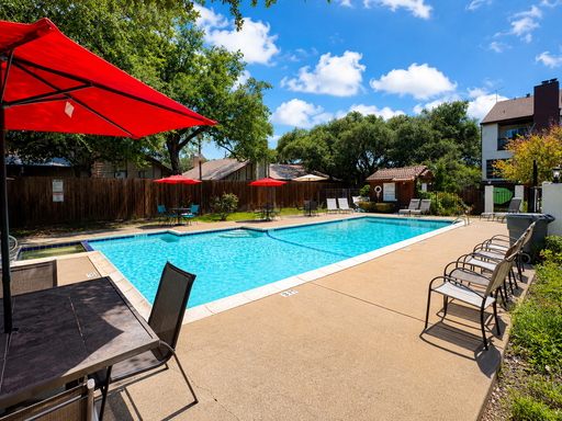 NICE 1 BR CONDO IN DESIRED GATED COMMUNITY*EASY ACCESS TO I35, 410, AND SHOPPING*APPLIANCES INCLUDING A REFRIGERATOR, DISHWASHER, MICROWAVE, WASHER, & DRYER*WOOD BURNING FIREPLACE – photo 1