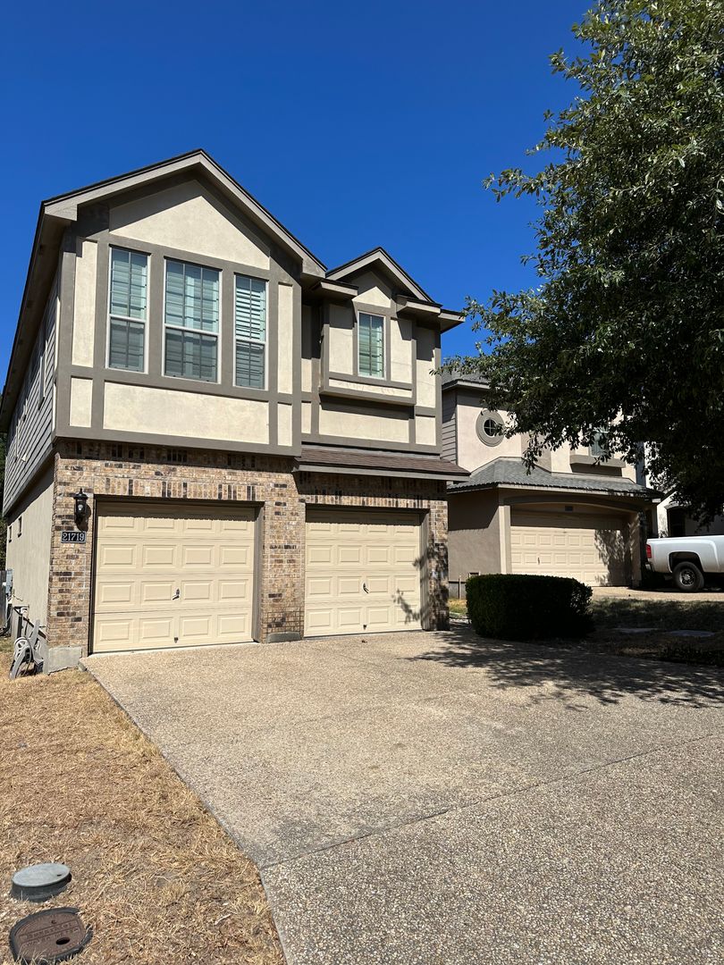 San Antonio House: 21719 Dion Village