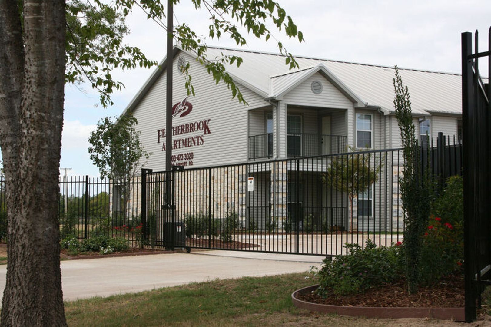 Emory Apartment: 300 North Airport Rd