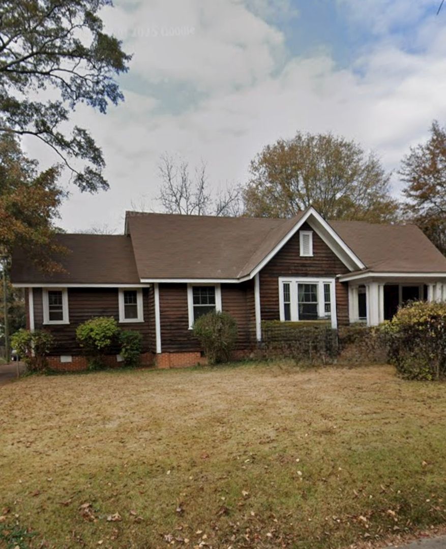 Athens House: 1930 S. Lumpkin St.