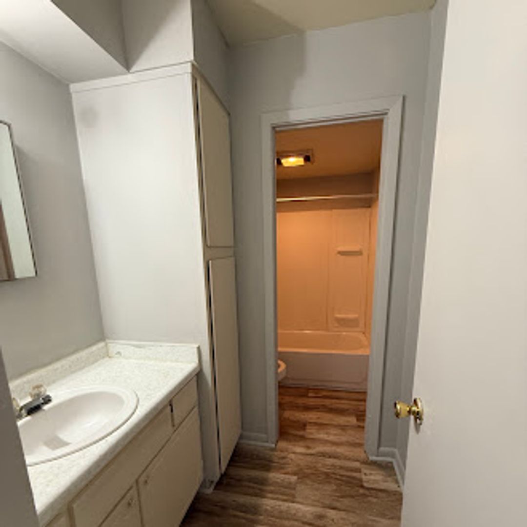 Aberdeen Apartment: 527 Highway 145 N