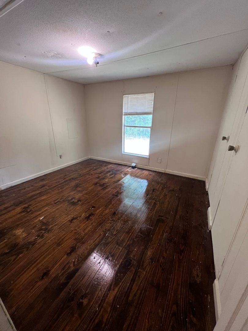 Shannon Apartment: 100 willow
