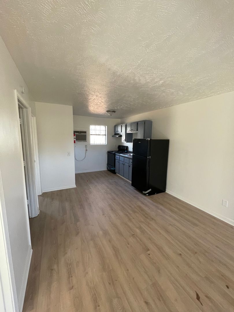 Booneville Apartment: 106 S Smith St. / 103 Bryant St.
