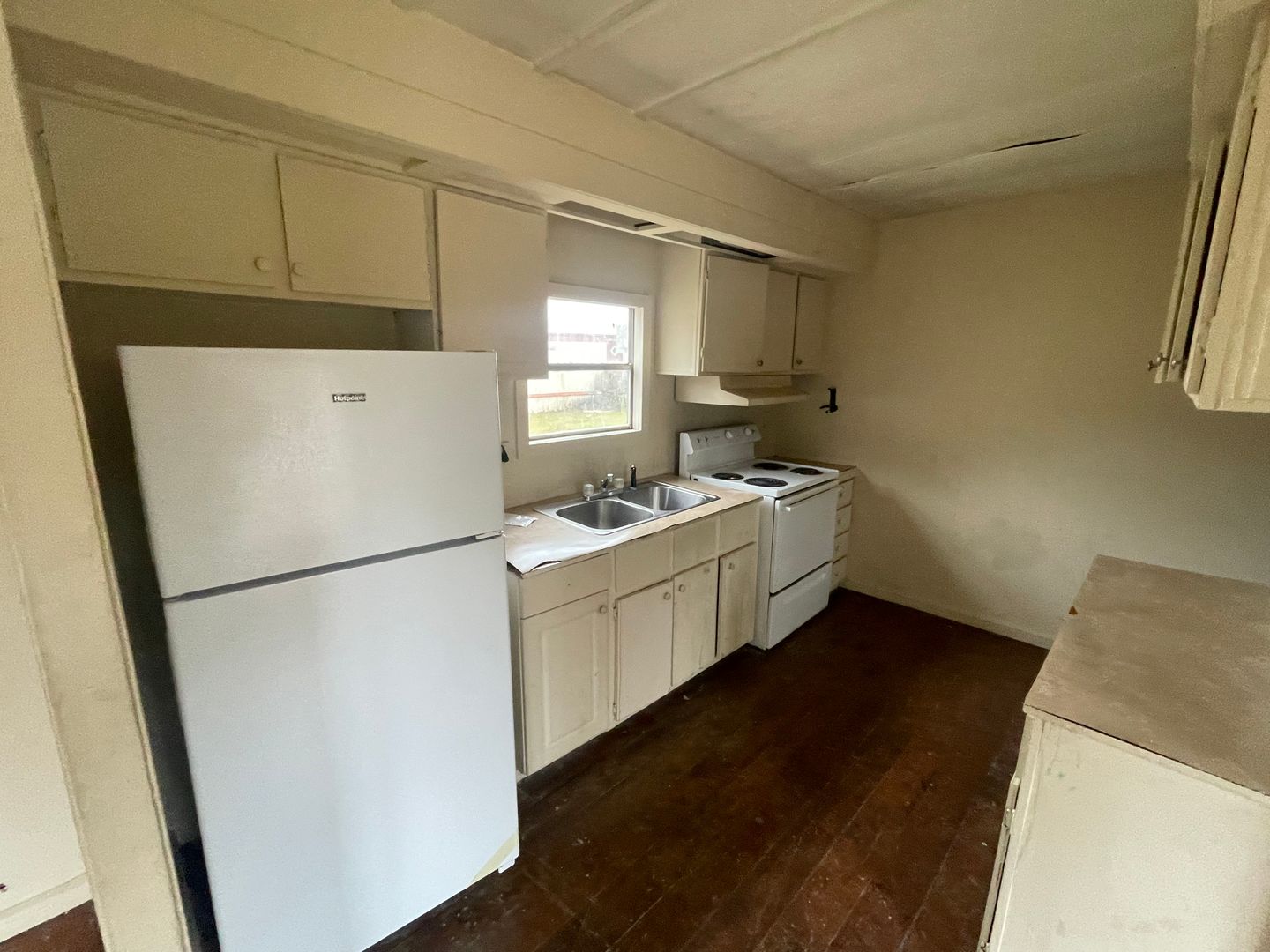 Shannon Apartment: 100 willow