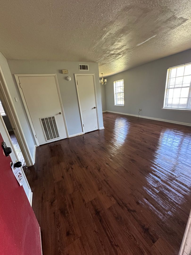 Aberdeen Apartment: 527 Highway 145 N