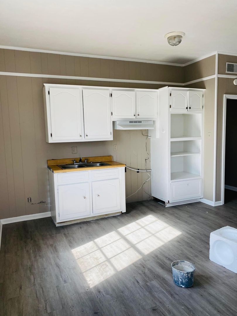 Tupelo Apartment: 112 Triangle St