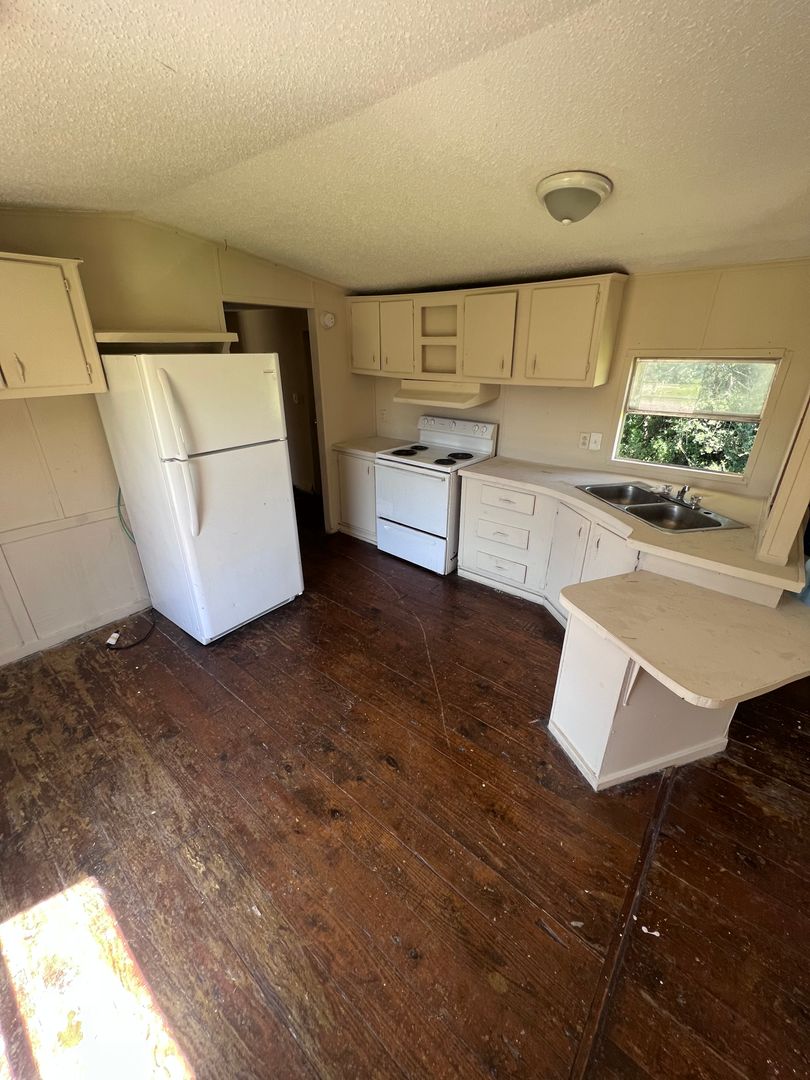 Shannon Apartment: 100 willow