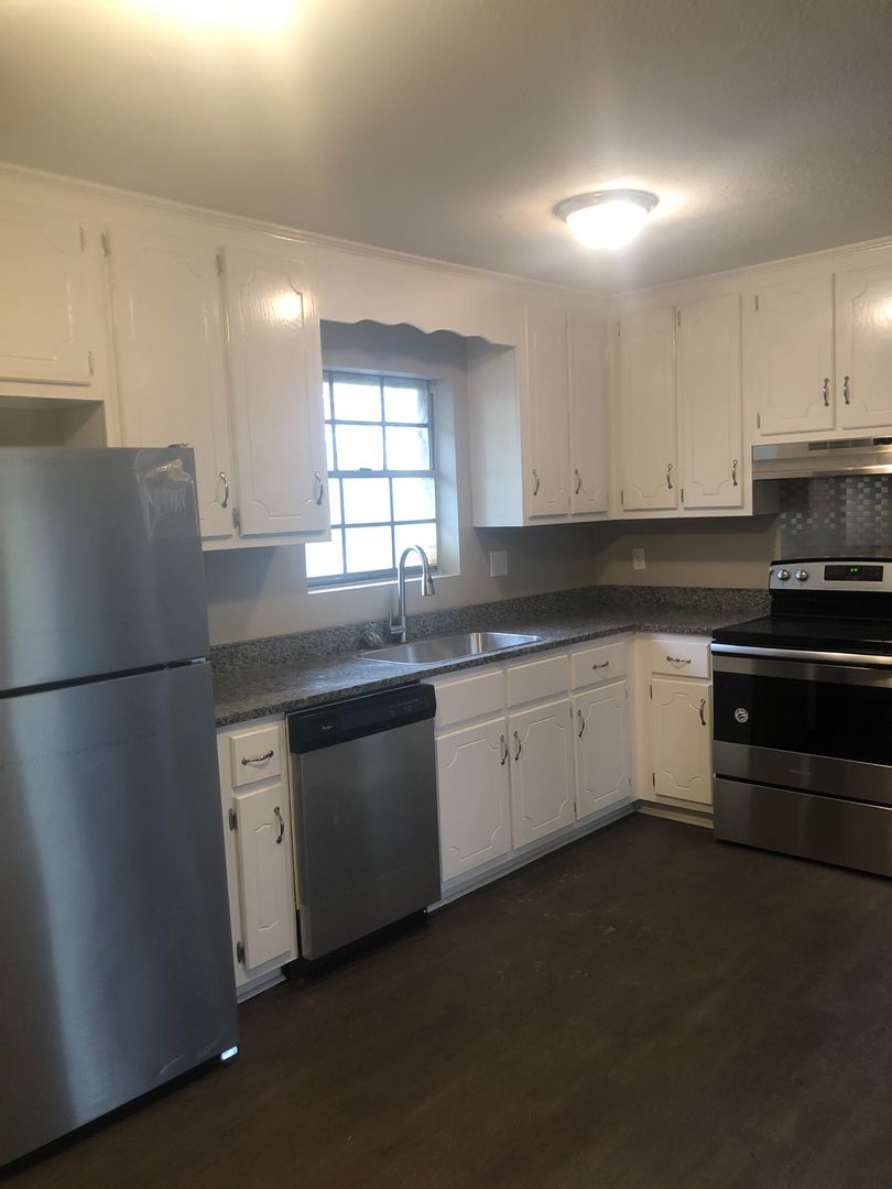 Saltillo Apartment: Colton Drive