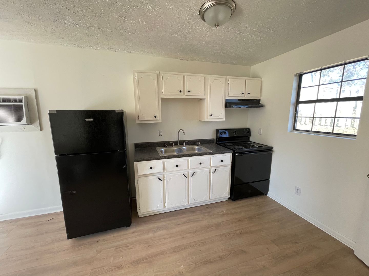 Booneville Apartment: 106 S Smith St. / 103 Bryant St.