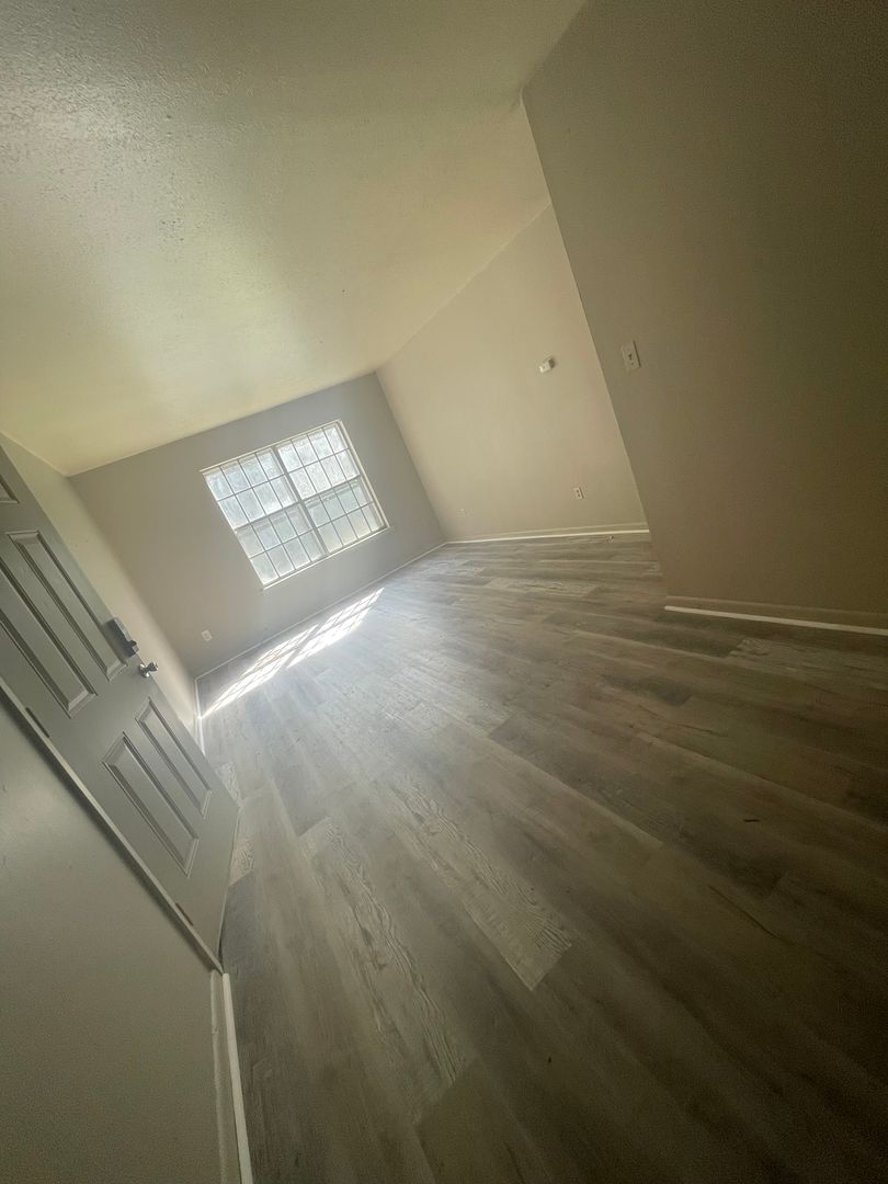 Aberdeen Apartment: 527 Highway 145 N