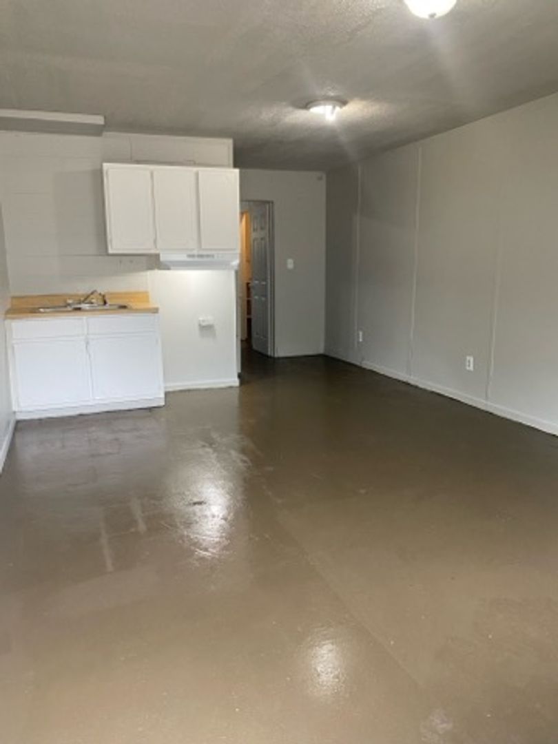 Verona Apartment: 10th Street