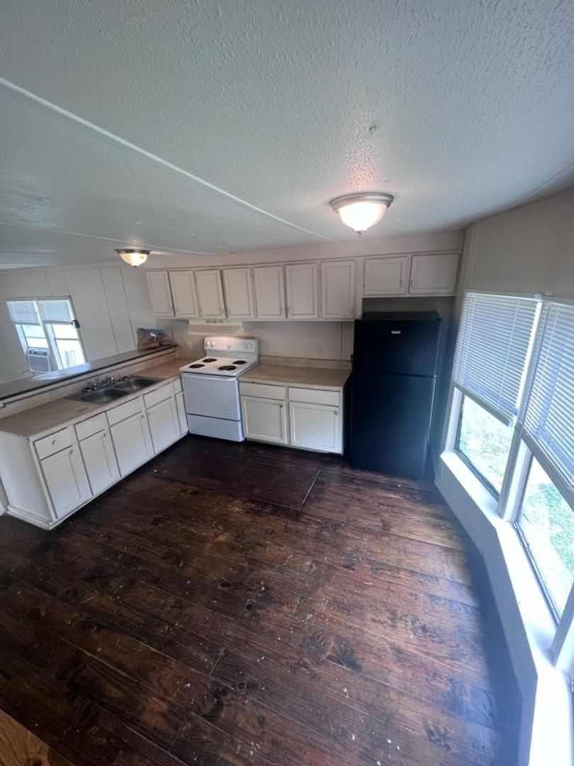 Verona Apartment: Chip, chase, Joe Drive