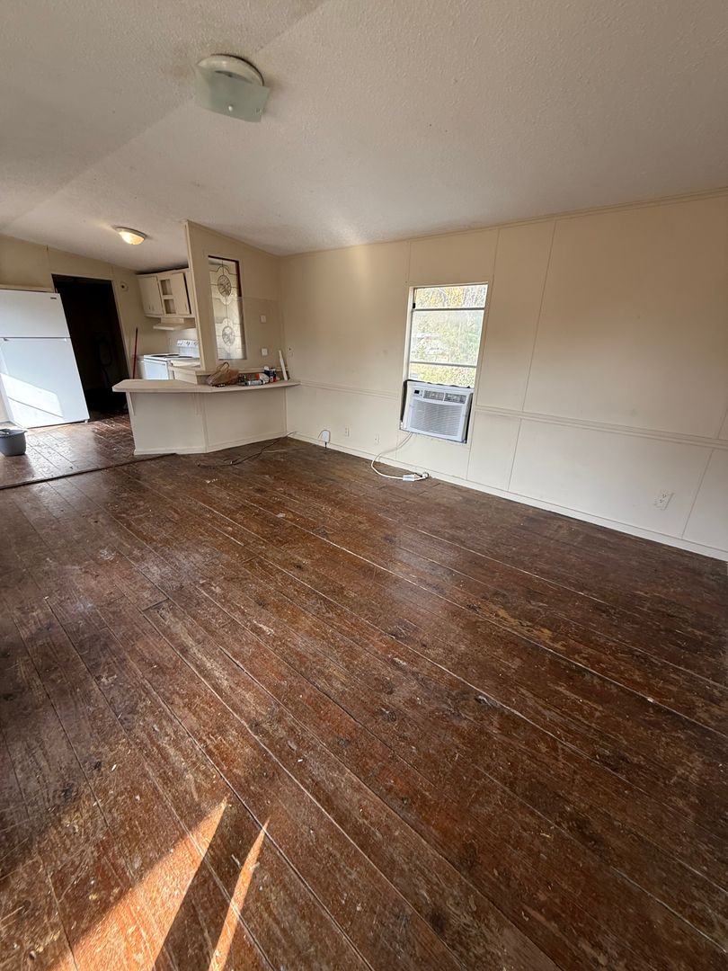 Shannon Apartment: 100 willow