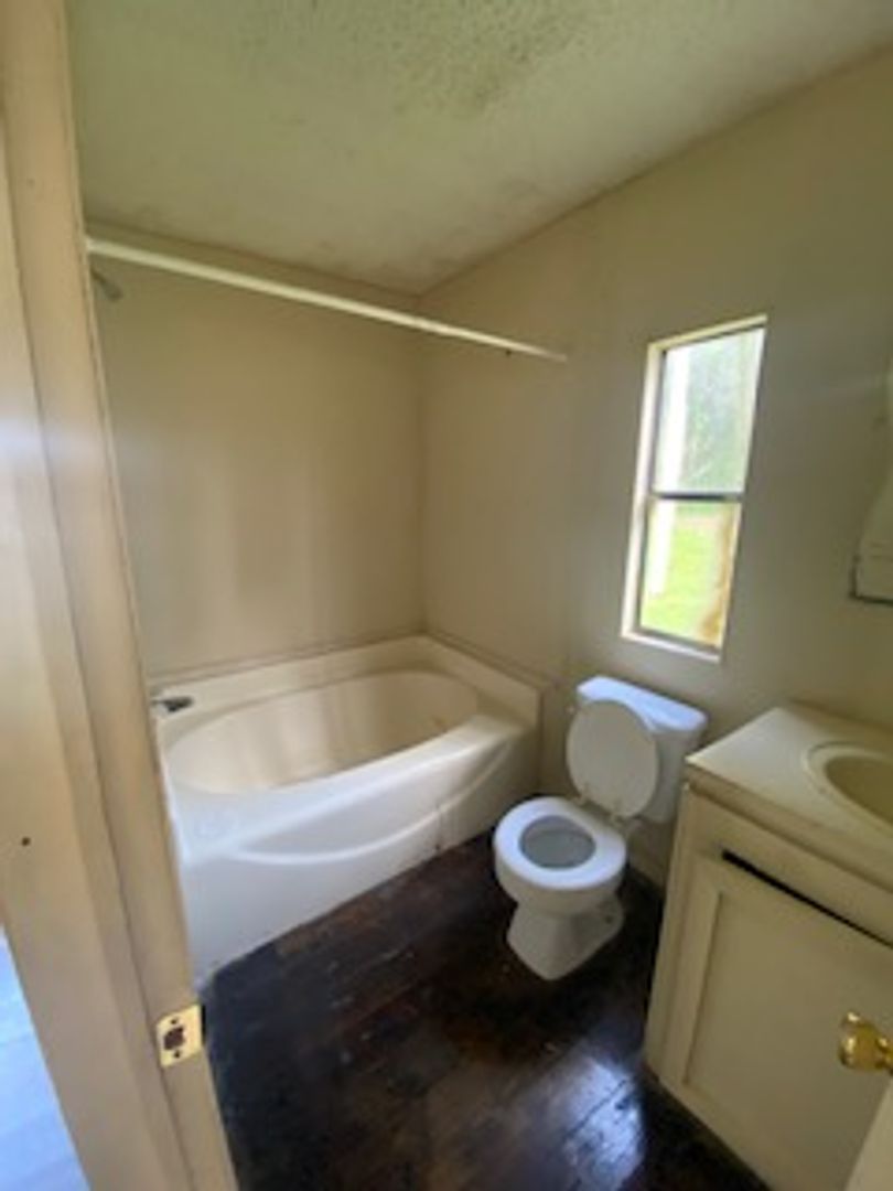 Shannon Apartment: 100 willow