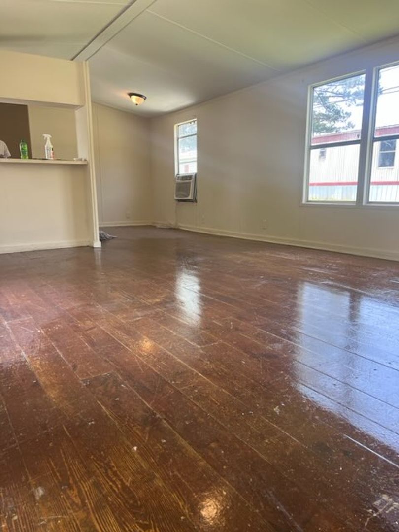 Verona Apartment: Chip, chase, Joe Drive