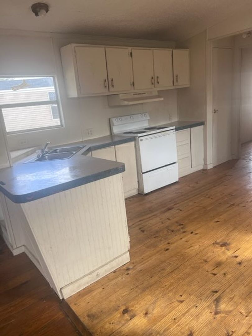 Shannon Apartment: 100 willow