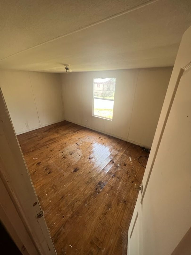 Shannon Apartment: 100 willow