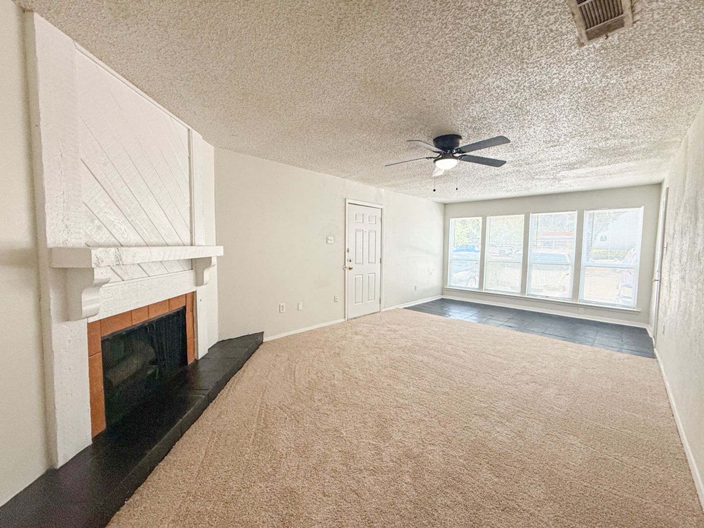 Dallas House: 9696 Walnut St Apt 702