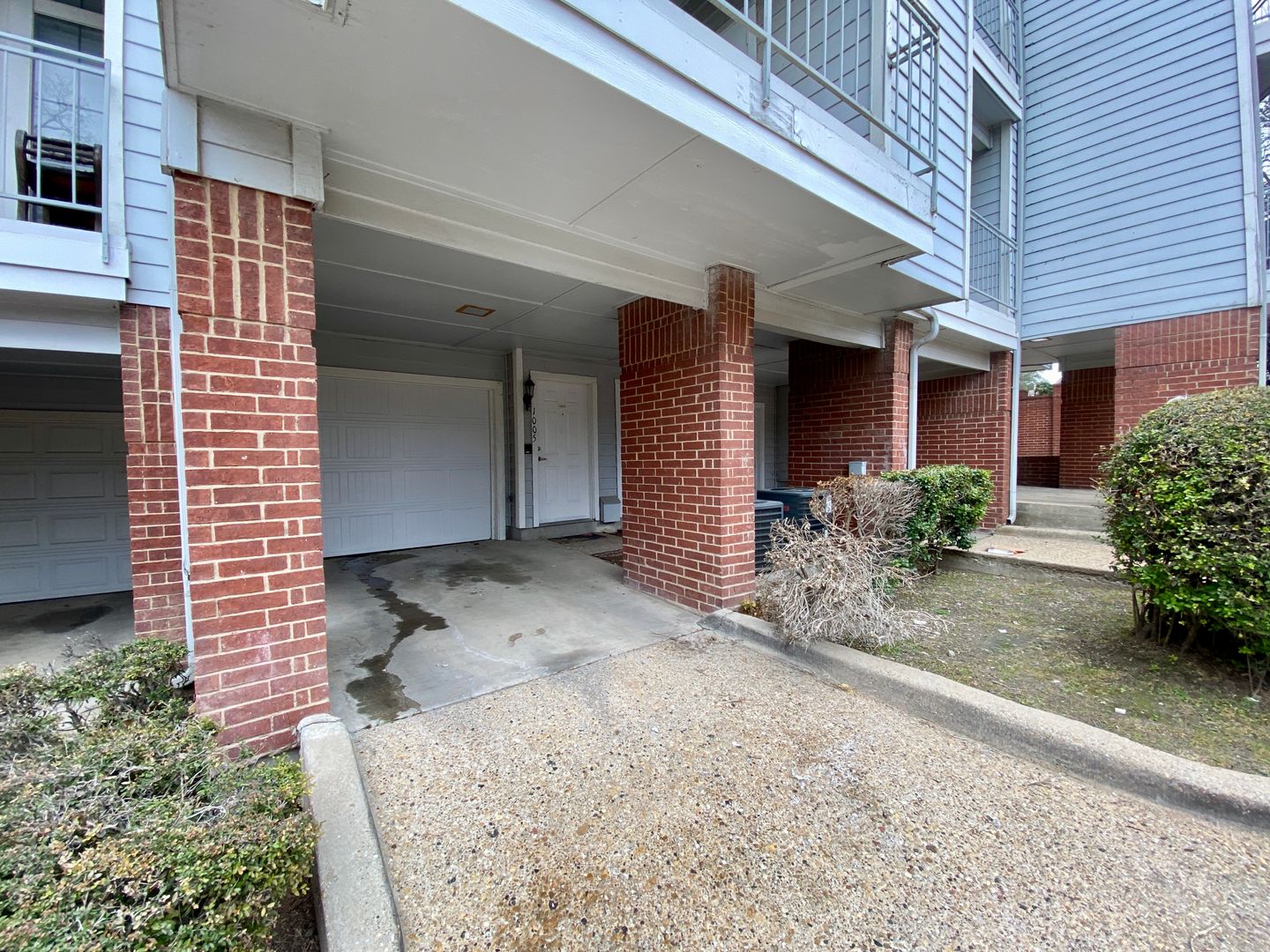 Dallas Apartment: 9823 Summerwood Cir