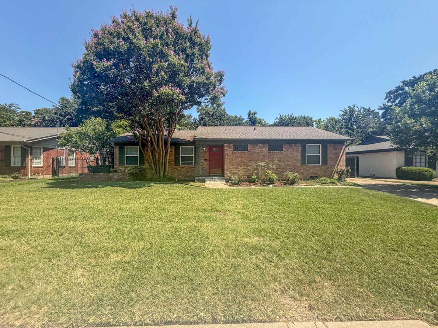 Dallas House: 6461 Danbury Lane
