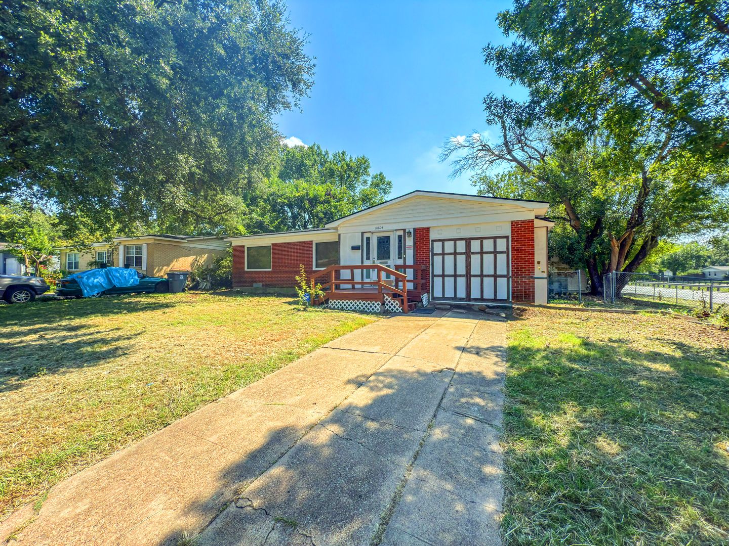 Dallas House: 10804 Dunaway Dr