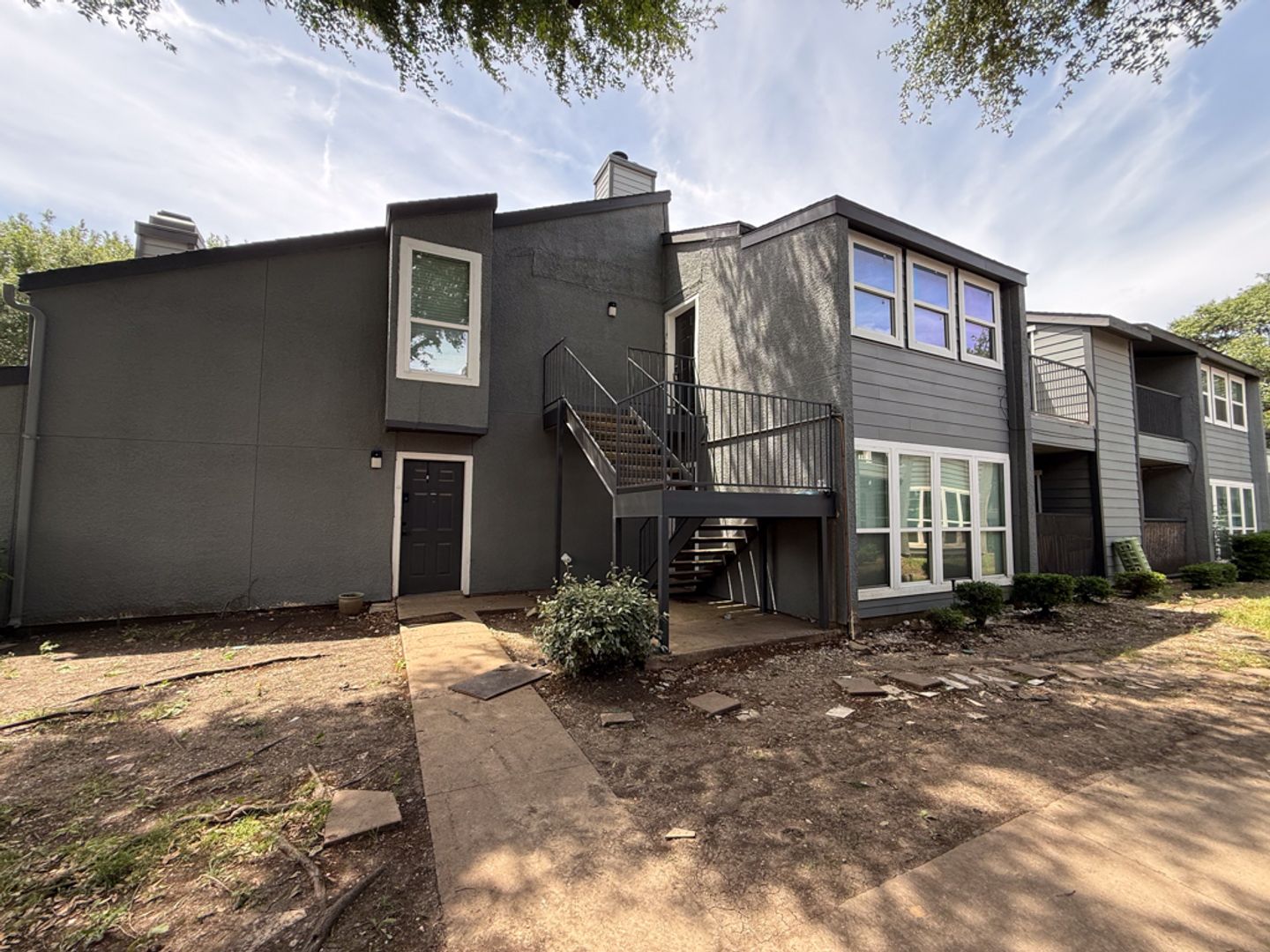Dallas House: 9696 Walnut St Apt 2013