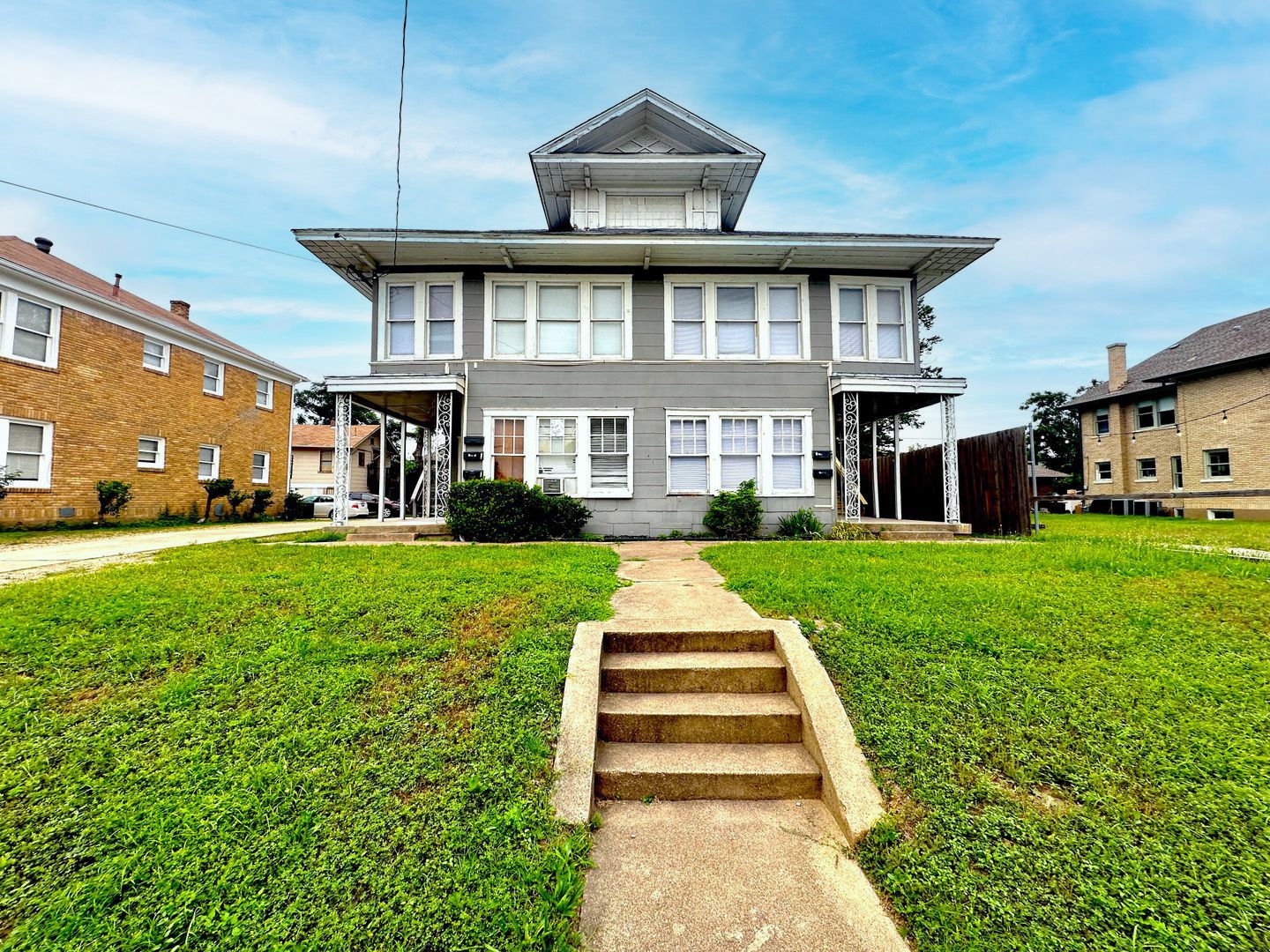 Dallas Apartment: 819 N Marsalis Ave