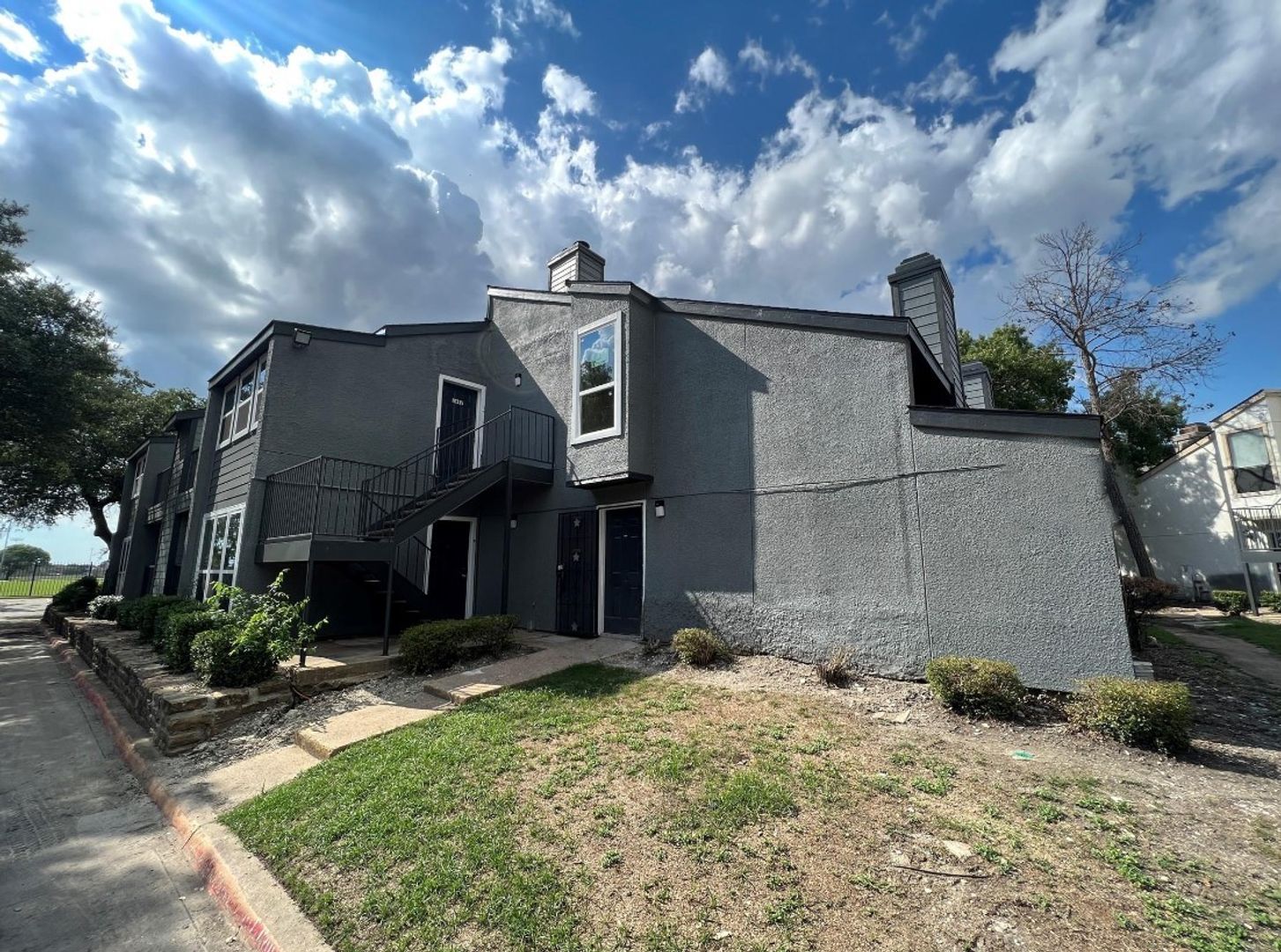 Dallas House: 9696 Walnut St Apt 1817