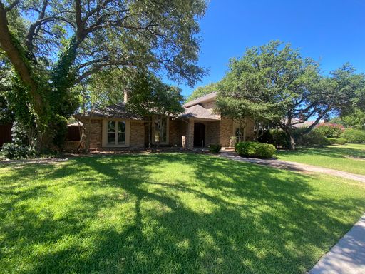 Spacious Plano home in a great location! – photo 1