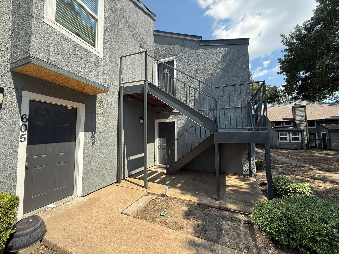 Dallas House: 9696 Walnut St Apt 606