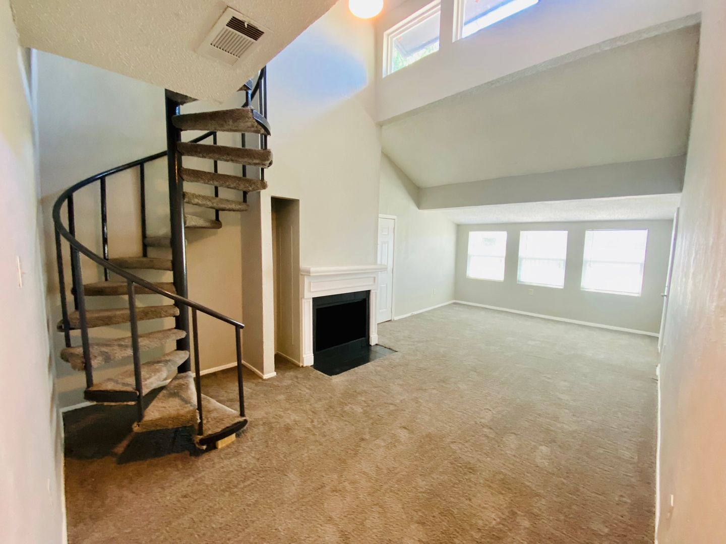 Dallas House: 9696 Walnut St Apt 2107